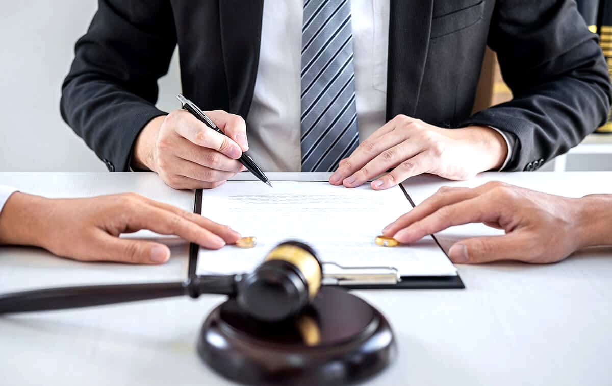 Understanding the Benefits of Hiring a Divorce Lawyer ZUL
